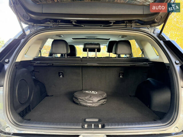 Серый Киа Niro, объемом двигателя 0 л и пробегом 39 тыс. км за 24400 $, фото 14 на Automoto.ua