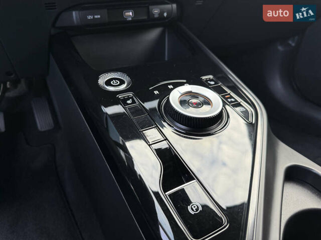 Серый Киа Niro, объемом двигателя 0 л и пробегом 95 тыс. км за 22700 $, фото 72 на Automoto.ua