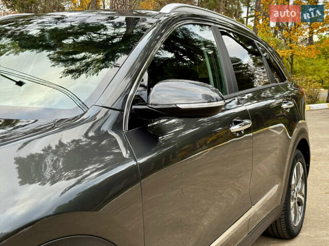 Серый Киа Niro, объемом двигателя 0 л и пробегом 37 тыс. км за 24800 $, фото 9 на Automoto.ua
