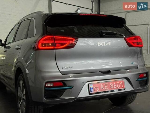 Серый Киа Niro, объемом двигателя 0 л и пробегом 22 тыс. км за 25107 $, фото 5 на Automoto.ua