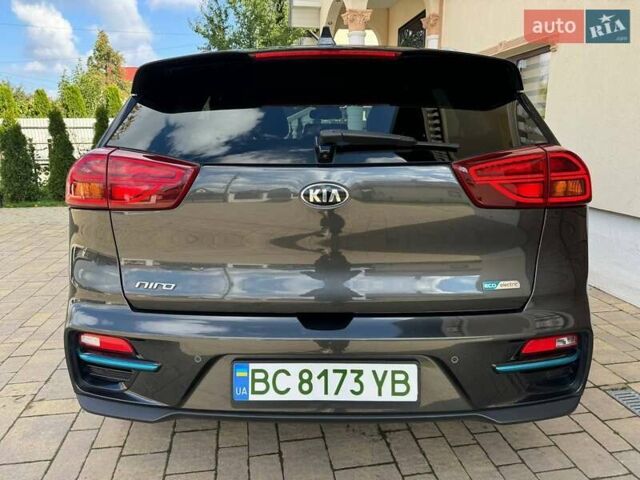 Сірий Кіа Niro, об'ємом двигуна 0 л та пробігом 69 тис. км за 23999 $, фото 27 на Automoto.ua