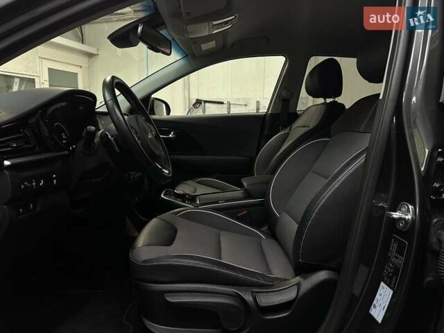 Сірий Кіа Niro, об'ємом двигуна 0 л та пробігом 44 тис. км за 24200 $, фото 31 на Automoto.ua