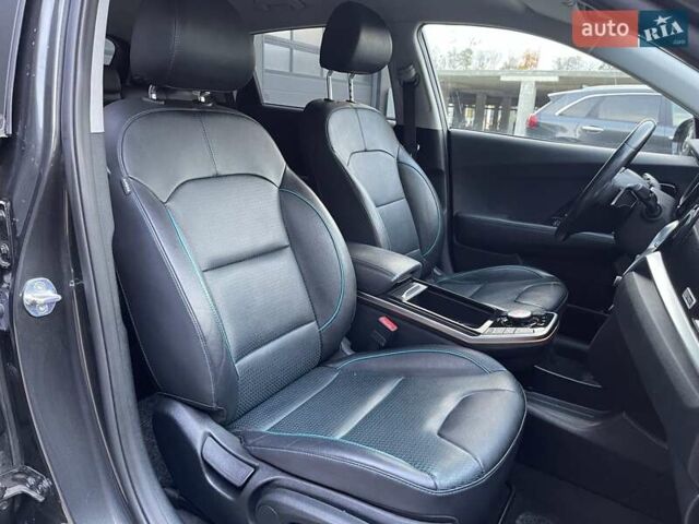 Серый Киа Niro, объемом двигателя 0 л и пробегом 74 тыс. км за 22700 $, фото 39 на Automoto.ua