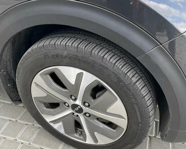 Серый Киа Niro, объемом двигателя 0 л и пробегом 130 тыс. км за 19800 $, фото 6 на Automoto.ua