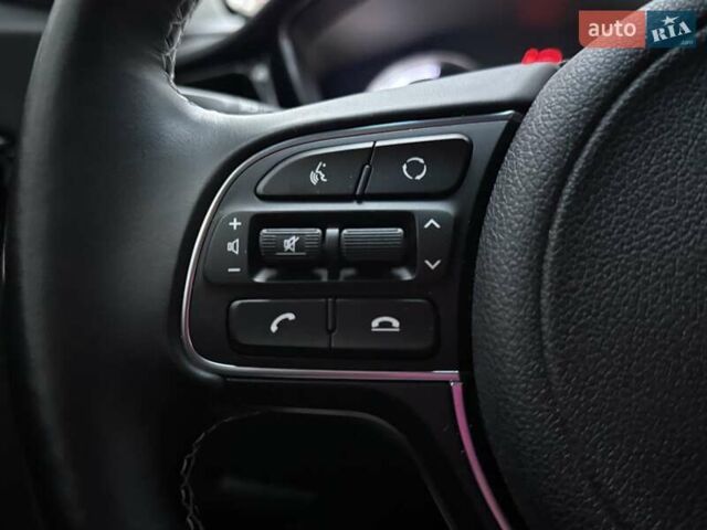 Сірий Кіа Niro, об'ємом двигуна 0 л та пробігом 72 тис. км за 22999 $, фото 49 на Automoto.ua