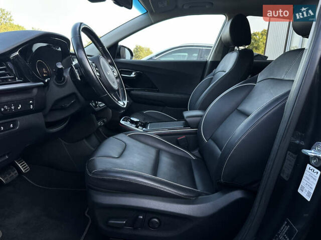 Серый Киа Niro, объемом двигателя 0 л и пробегом 73 тыс. км за 23900 $, фото 32 на Automoto.ua