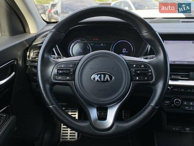 Сірий Кіа Niro, об'ємом двигуна 0 л та пробігом 66 тис. км за 23200 $, фото 23 на Automoto.ua