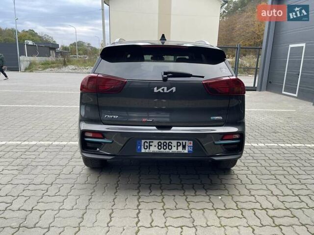 Серый Киа Niro, объемом двигателя 0 л и пробегом 74 тыс. км за 22700 $, фото 5 на Automoto.ua