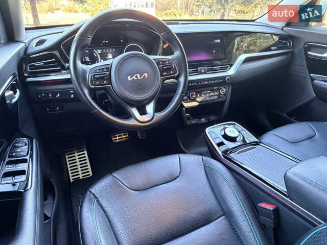 Сірий Кіа Niro, об'ємом двигуна 0 л та пробігом 60 тис. км за 22400 $, фото 12 на Automoto.ua