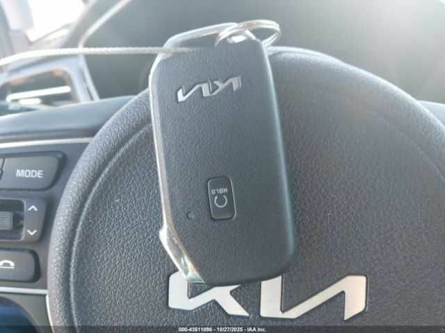 Серый Киа Niro, объемом двигателя 0 л и пробегом 62 тыс. км за 4900 $, фото 10 на Automoto.ua