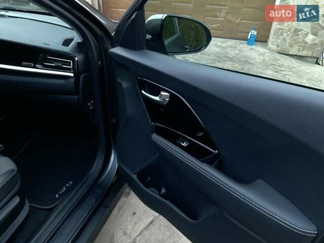 Серый Киа Niro, объемом двигателя 0 л и пробегом 82 тыс. км за 15999 $, фото 32 на Automoto.ua