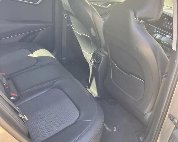Серый Киа Niro, объемом двигателя 0 л и пробегом 133 тыс. км за 20700 $, фото 1 на Automoto.ua