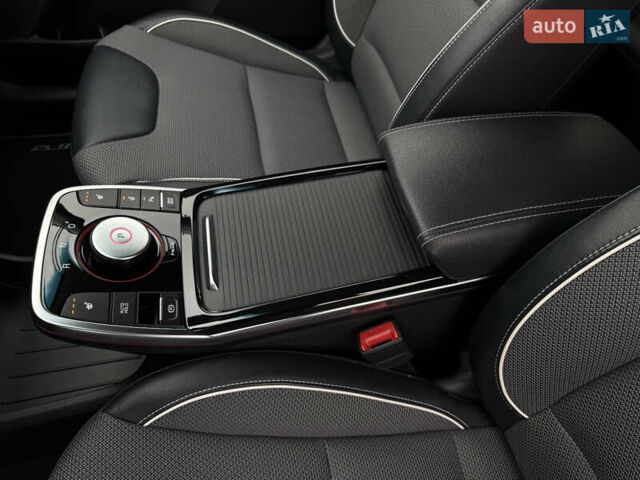 Серый Киа Niro, объемом двигателя 0 л и пробегом 70 тыс. км за 24400 $, фото 85 на Automoto.ua