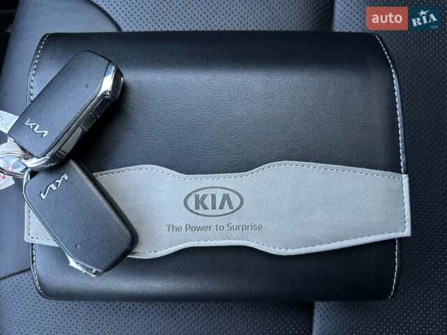 Серый Киа Niro, объемом двигателя 0 л и пробегом 73 тыс. км за 23900 $, фото 68 на Automoto.ua