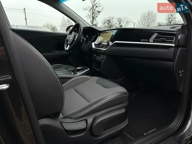 Серый Киа Niro, объемом двигателя 0 л и пробегом 37 тыс. км за 24900 $, фото 85 на Automoto.ua