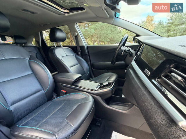 Серый Киа Niro, объемом двигателя 0 л и пробегом 39 тыс. км за 24400 $, фото 20 на Automoto.ua
