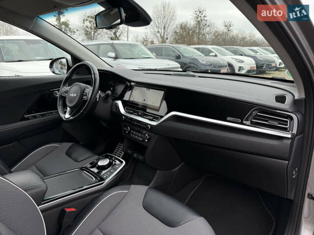 Серый Киа Niro, объемом двигателя 0 л и пробегом 70 тыс. км за 24400 $, фото 103 на Automoto.ua