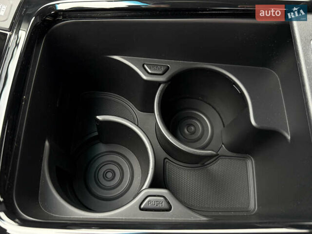 Серый Киа Niro, объемом двигателя 0 л и пробегом 70 тыс. км за 24400 $, фото 87 на Automoto.ua