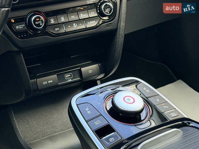 Серый Киа Niro, объемом двигателя 0 л и пробегом 39 тыс. км за 24400 $, фото 19 на Automoto.ua
