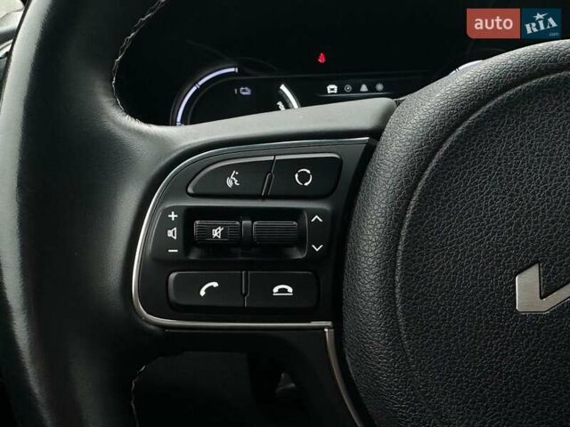 Серый Киа Niro, объемом двигателя 0 л и пробегом 37 тыс. км за 24900 $, фото 39 на Automoto.ua