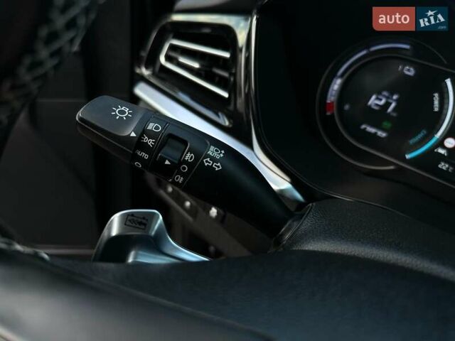 Серый Киа Niro, объемом двигателя 0 л и пробегом 73 тыс. км за 24900 $, фото 46 на Automoto.ua