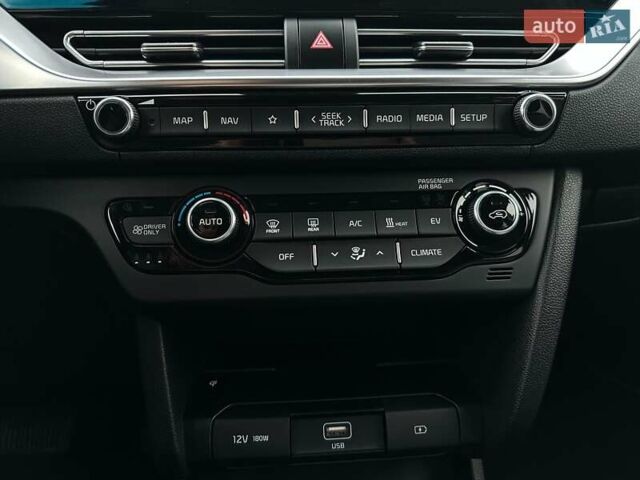 Серый Киа Niro, объемом двигателя 0 л и пробегом 37 тыс. км за 24900 $, фото 61 на Automoto.ua