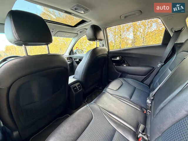 Серый Киа Niro, объемом двигателя 0 л и пробегом 39 тыс. км за 24400 $, фото 25 на Automoto.ua