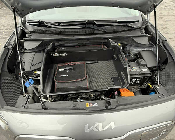 Серый Киа Niro, объемом двигателя 0 л и пробегом 37 тыс. км за 24400 $, фото 42 на Automoto.ua