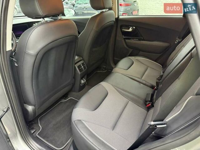 Серый Киа Niro, объемом двигателя 0 л и пробегом 22 тыс. км за 25107 $, фото 38 на Automoto.ua