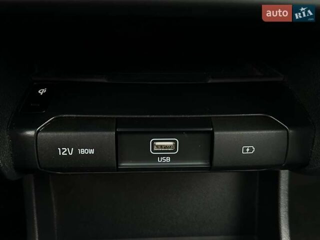 Серый Киа Niro, объемом двигателя 0 л и пробегом 44 тыс. км за 24900 $, фото 49 на Automoto.ua