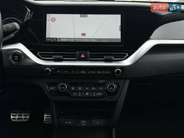 Серый Киа Niro, объемом двигателя 0 л и пробегом 70 тыс. км за 24400 $, фото 69 на Automoto.ua