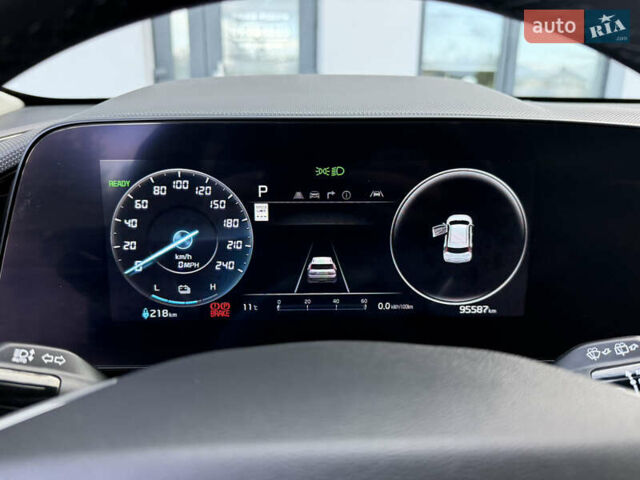 Серый Киа Niro, объемом двигателя 0 л и пробегом 95 тыс. км за 22700 $, фото 69 на Automoto.ua