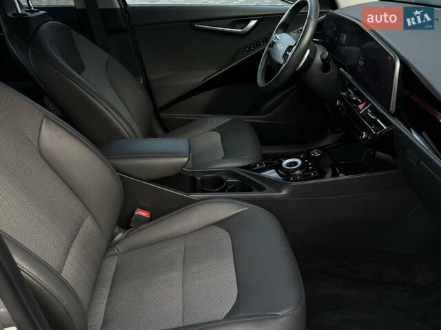 Серый Киа Niro, объемом двигателя 0 л и пробегом 95 тыс. км за 22700 $, фото 53 на Automoto.ua
