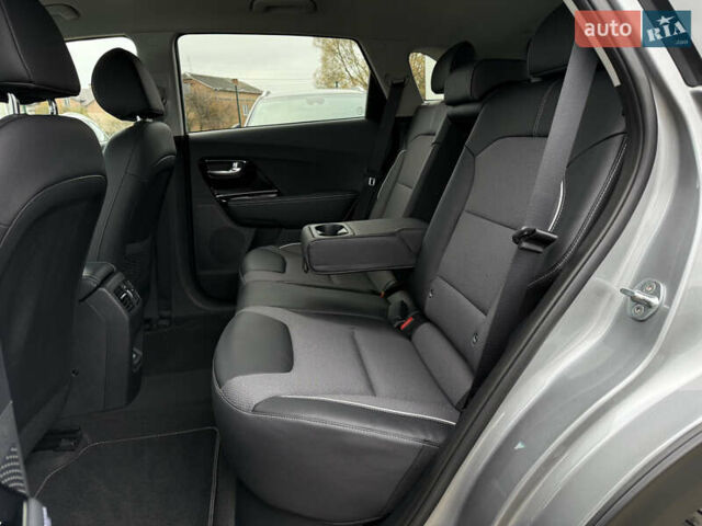Серый Киа Niro, объемом двигателя 0 л и пробегом 70 тыс. км за 24400 $, фото 93 на Automoto.ua