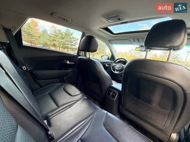 Серый Киа Niro, объемом двигателя 0 л и пробегом 39 тыс. км за 24400 $, фото 23 на Automoto.ua