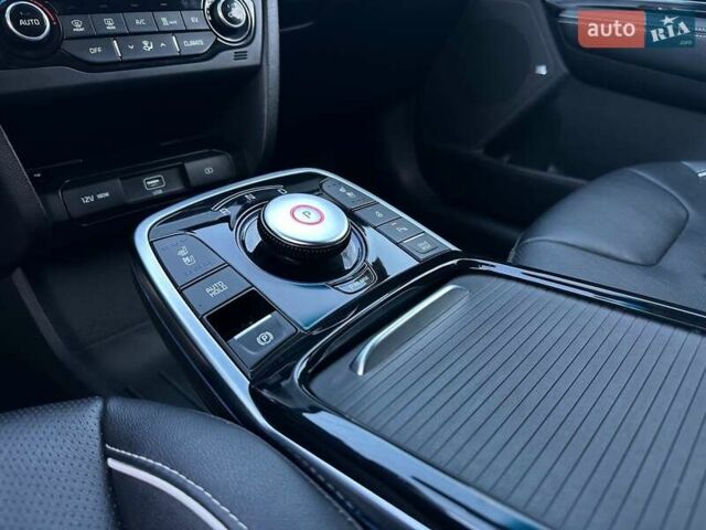 Серый Киа Niro, объемом двигателя 0 л и пробегом 73 тыс. км за 24900 $, фото 70 на Automoto.ua