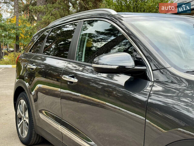 Серый Киа Niro, объемом двигателя 0 л и пробегом 37 тыс. км за 24800 $, фото 13 на Automoto.ua