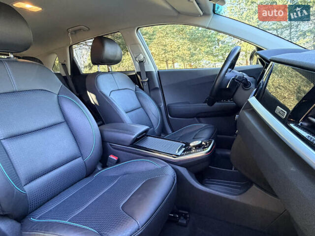 Серый Киа Niro, объемом двигателя 0 л и пробегом 32 тыс. км за 24950 $, фото 16 на Automoto.ua