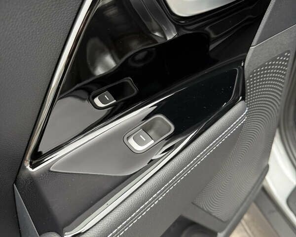 Серый Киа Niro, объемом двигателя 0 л и пробегом 37 тыс. км за 24400 $, фото 7 на Automoto.ua