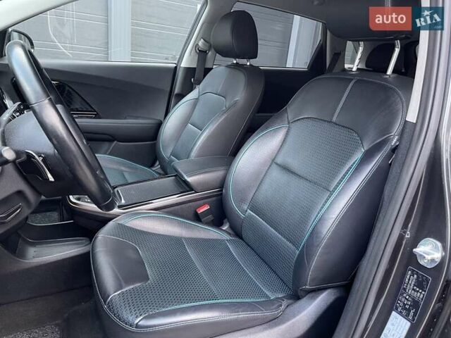Серый Киа Niro, объемом двигателя 0 л и пробегом 74 тыс. км за 22700 $, фото 22 на Automoto.ua