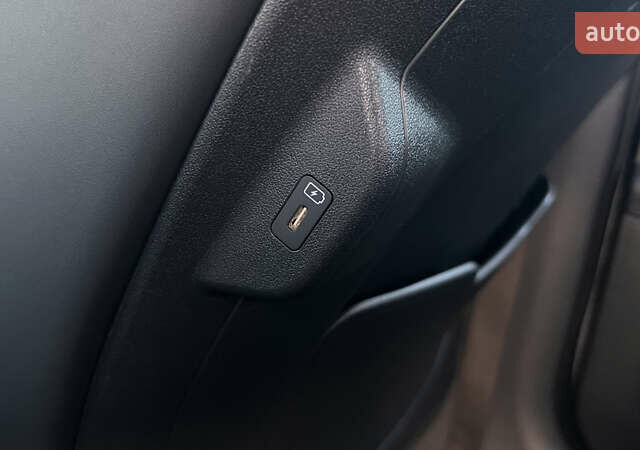 Серый Киа Niro, объемом двигателя 0 л и пробегом 50 тыс. км за 26720 $, фото 23 на Automoto.ua