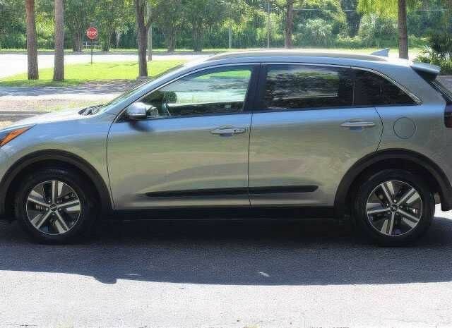 Серый Киа Niro, объемом двигателя 1.6 л и пробегом 45 тыс. км за 11500 $, фото 3 на Automoto.ua