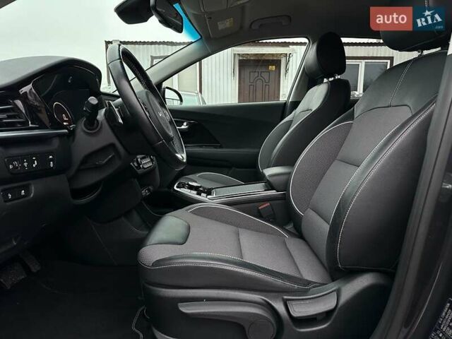 Серый Киа Niro, объемом двигателя 0 л и пробегом 37 тыс. км за 24900 $, фото 31 на Automoto.ua