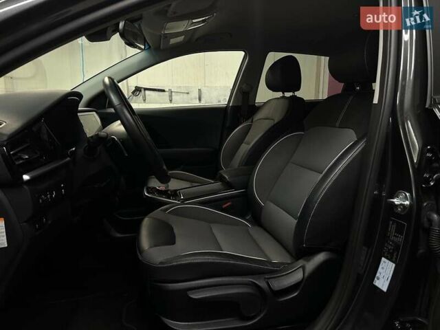 Серый Киа Niro, объемом двигателя 0 л и пробегом 44 тыс. км за 24900 $, фото 1 на Automoto.ua