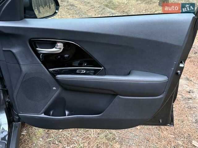 Сірий Кіа Niro, об'ємом двигуна 0 л та пробігом 72 тис. км за 22999 $, фото 66 на Automoto.ua