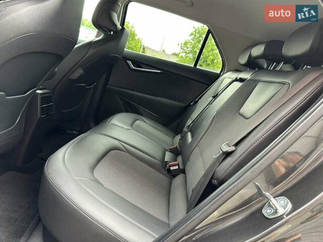 Серый Киа Niro, объемом двигателя 0 л и пробегом 120 тыс. км за 21850 $, фото 78 на Automoto.ua