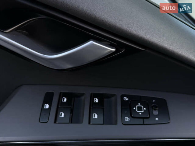 Серый Киа Niro, объемом двигателя 0 л и пробегом 95 тыс. км за 22700 $, фото 45 на Automoto.ua