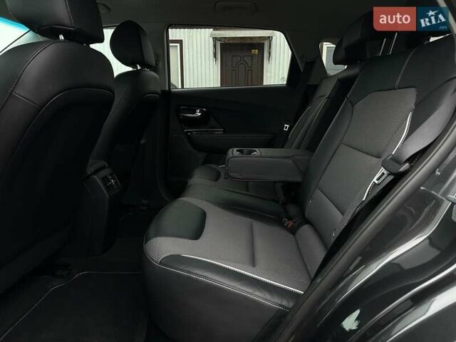 Серый Киа Niro, объемом двигателя 0 л и пробегом 37 тыс. км за 24900 $, фото 76 на Automoto.ua