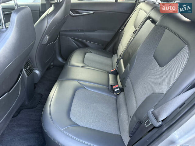 Серый Киа Niro, объемом двигателя 0 л и пробегом 95 тыс. км за 22700 $, фото 83 на Automoto.ua