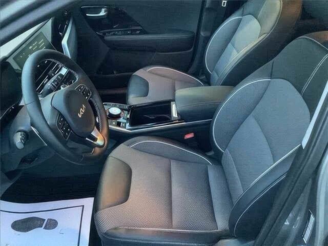 Серый Киа Niro, объемом двигателя 0 л и пробегом 17 тыс. км за 12000 $, фото 6 на Automoto.ua